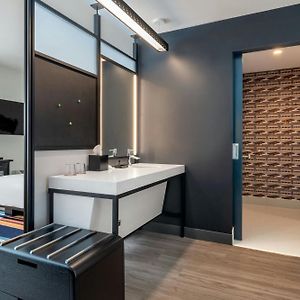 King Room Mobility or hearing accessible